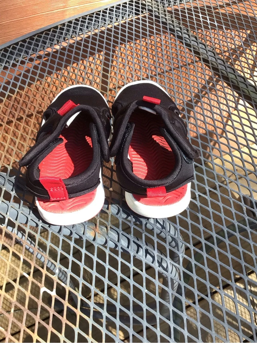 Cat & Jack Black and Red Kids Water Shoes-Toddler Size 6